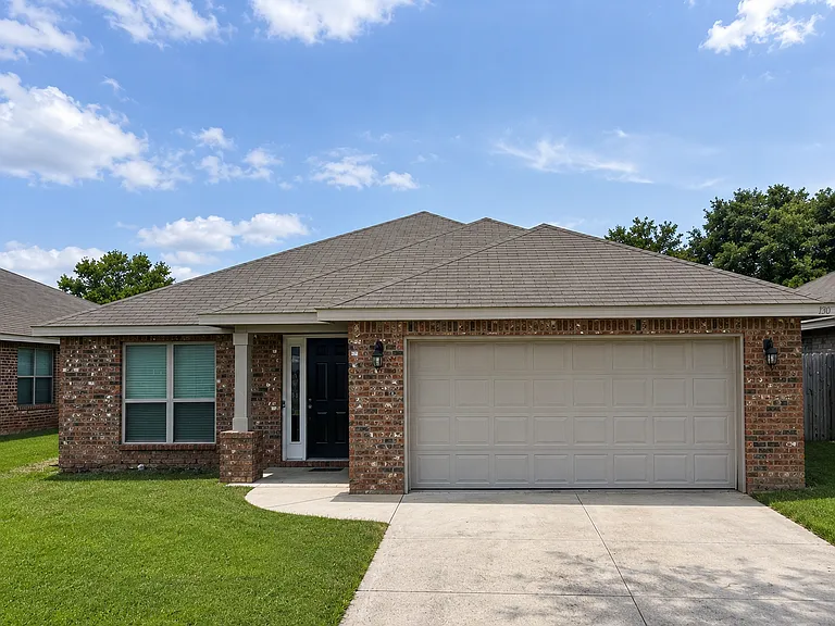 1307 Fairlawn Dr, Semmes, AL 36575
